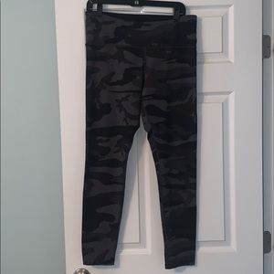 Woman’s camo leggings